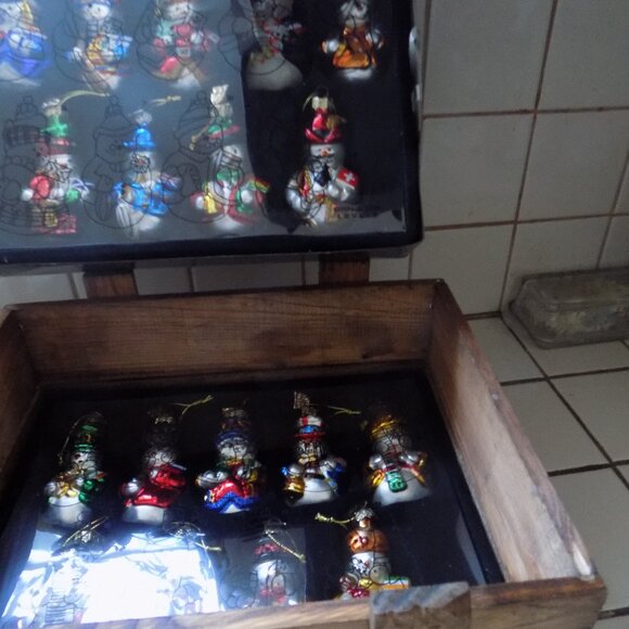 18 Thomas Pacconi Blown Glass Snowman from Around the World in Wood Crate COA